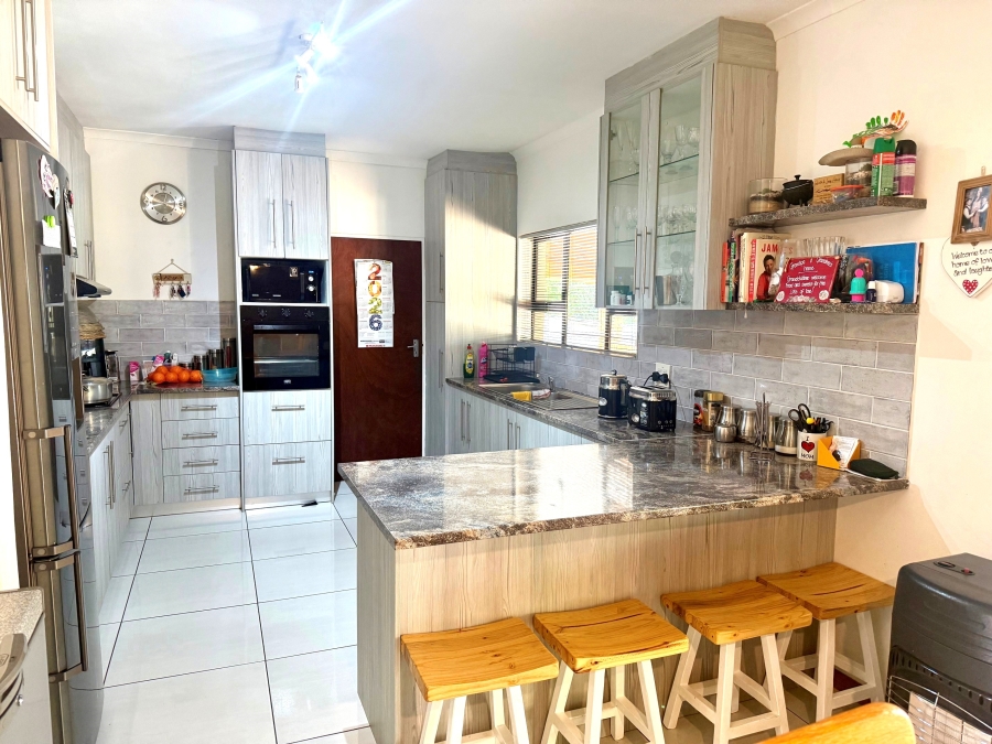 3 Bedroom Property for Sale in Die Wingerd Western Cape